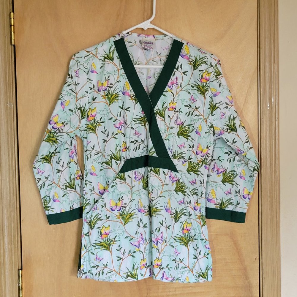 SB Scrubs Top Size Small Butterfly Floral